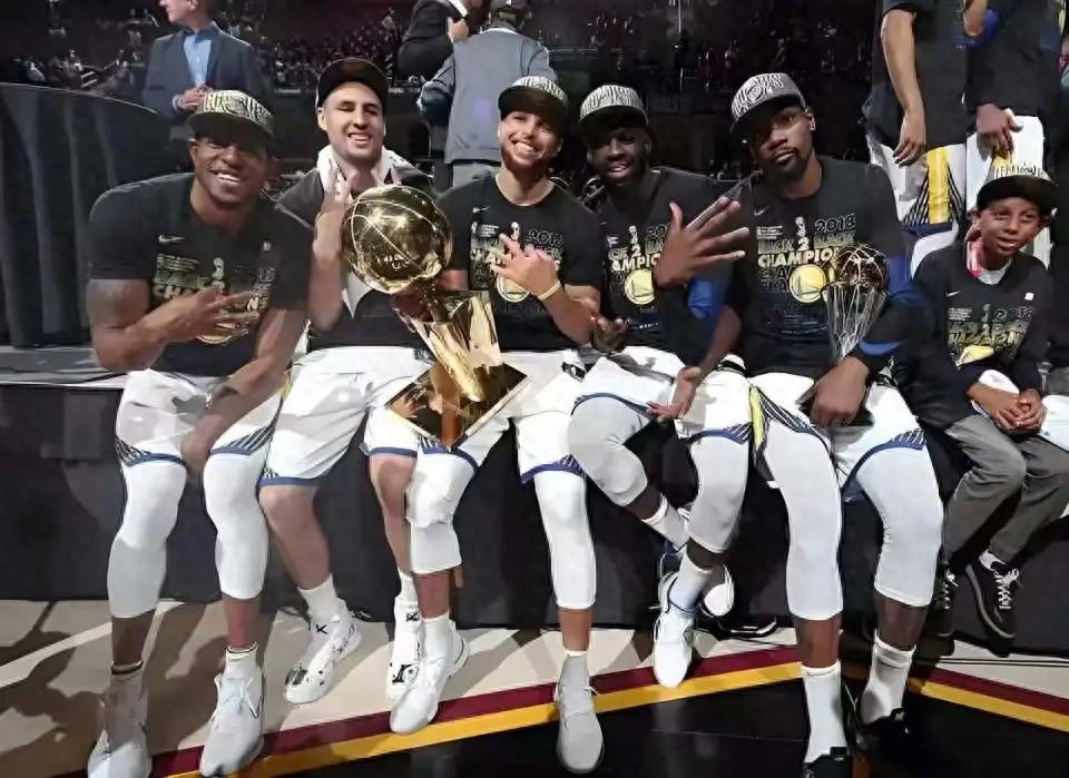 半岛体育官网-湖人128-104大胜国王，黄蜂崛起，新版海啸兄弟横空出世！