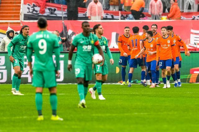 半岛体育官网-中超第2轮综述：蓉城2连胜领跑 武磊时隔302天破门