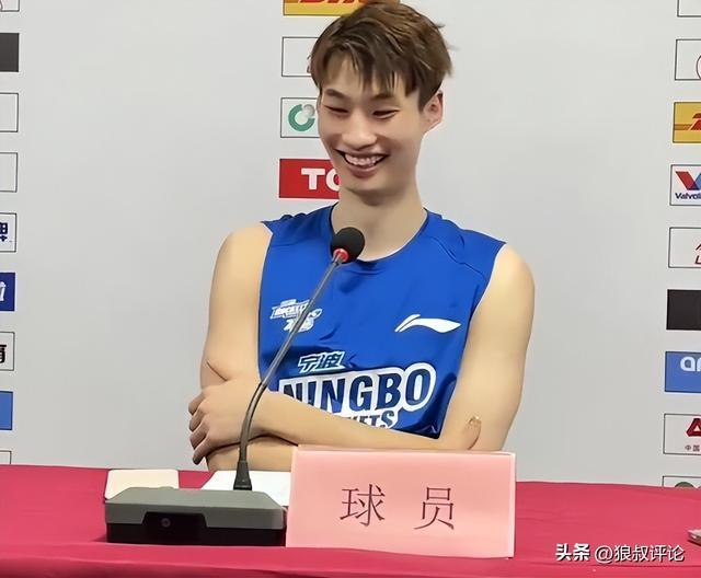 半岛体育-精致男孩！戴昊谈做美甲：我主动给教练看 他也挺喜欢表达了尊重